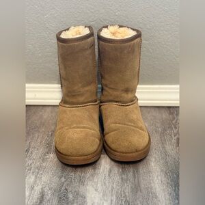 Minnetonka Boots Size 7